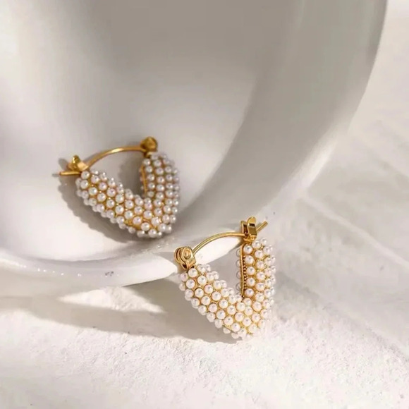 Penelope Heart Pearl Earrings - Picture 5 of 7